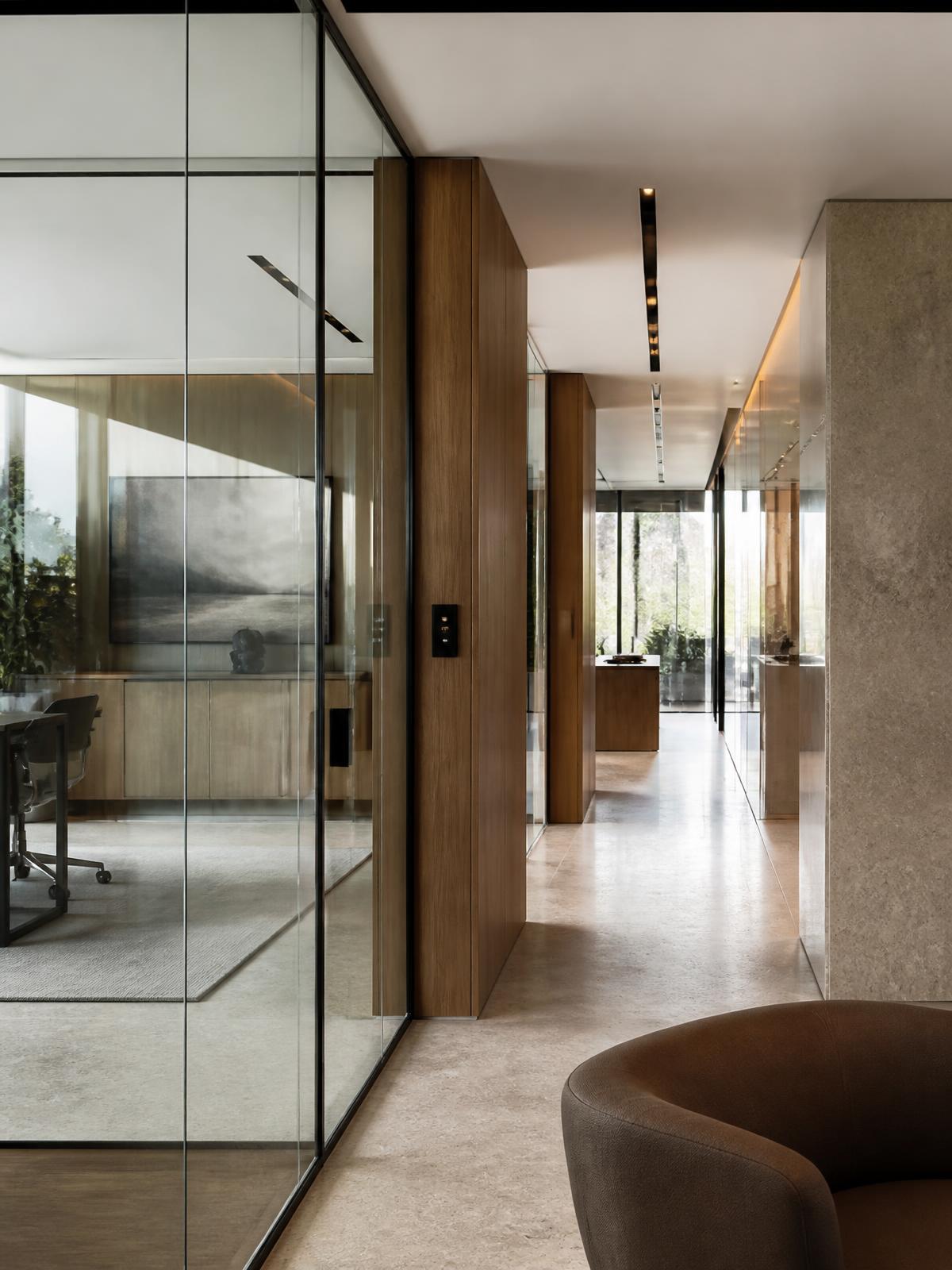 Frameless glass installation